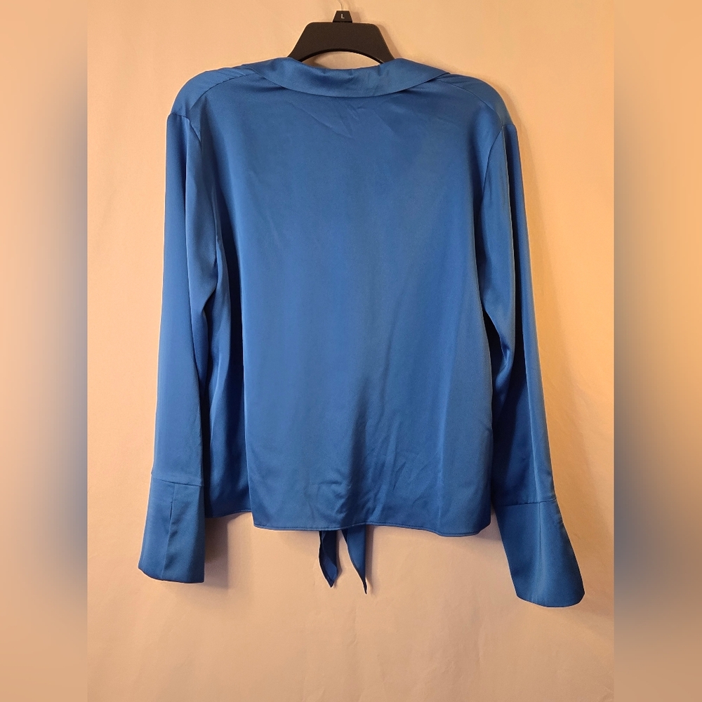 Women's Blouse - Picture 5 of 7